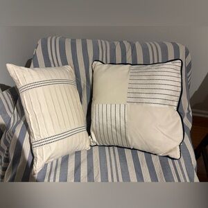 Set of two Madison Park Signature Farmhouse Blue decorative pillows